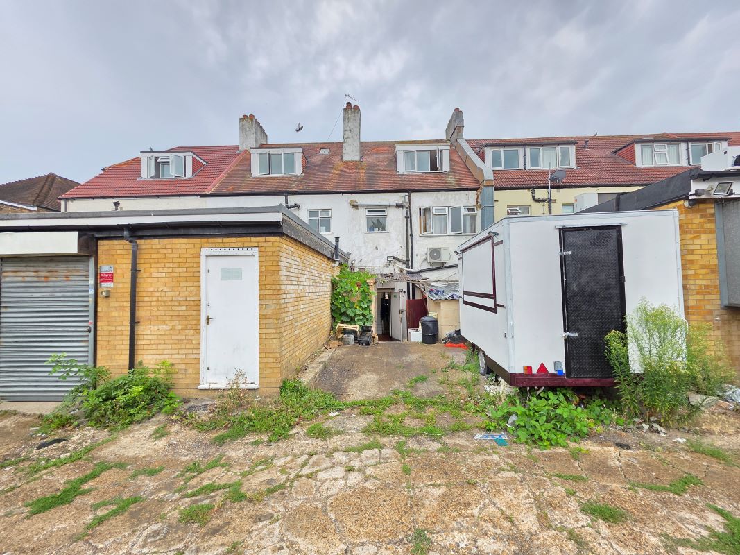 5 Green Parade, Whitton Road, Hounslow, Middlesex, TW3 2EN