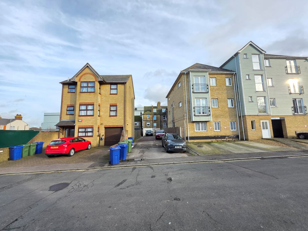 Land rear of 17 Station Street, Sittingbourne, Kent, ME10 3DU