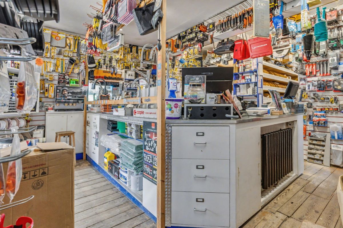 147 Brighton Road, Redhill, Surrey, RH1 6PS