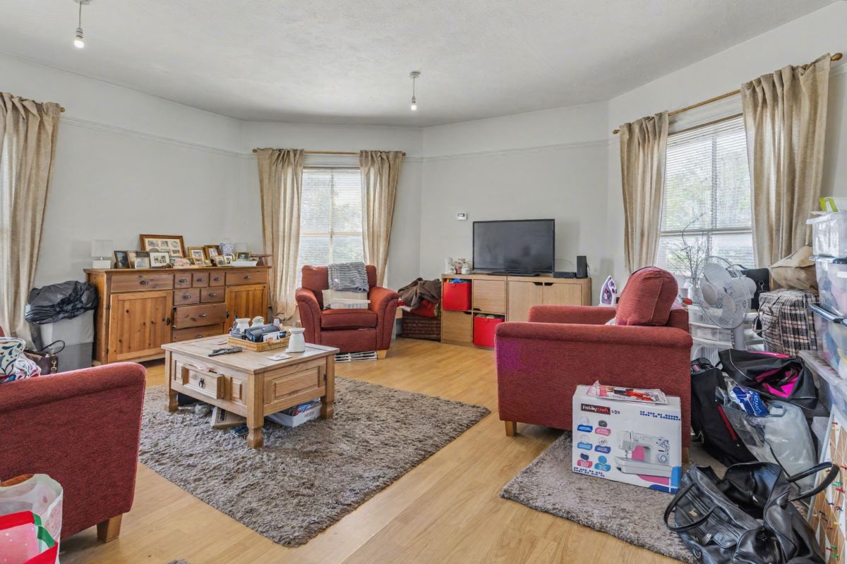 147 Brighton Road, Redhill, Surrey, RH1 6PS