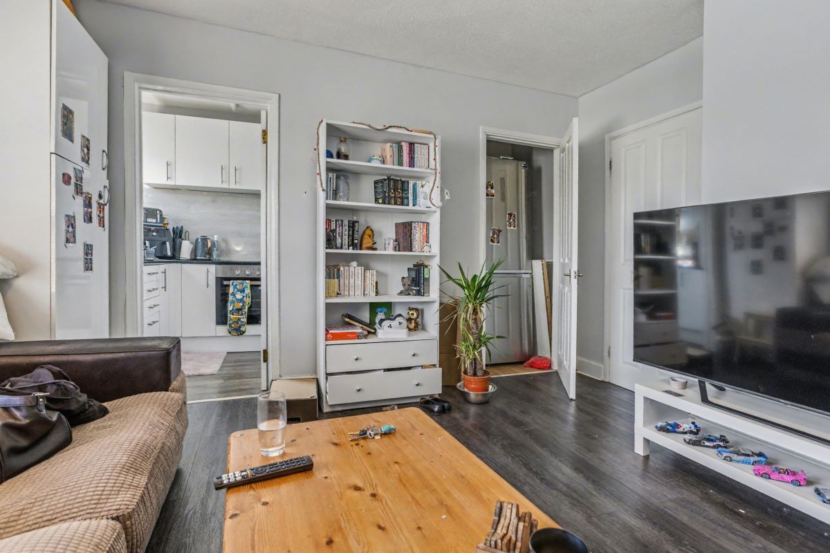147 Brighton Road, Redhill, Surrey, RH1 6PS