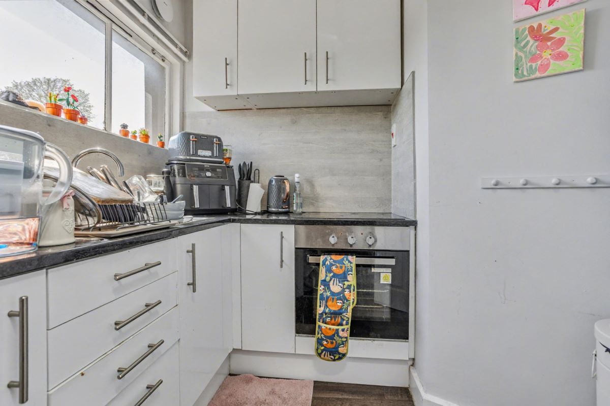 147 Brighton Road, Redhill, Surrey, RH1 6PS