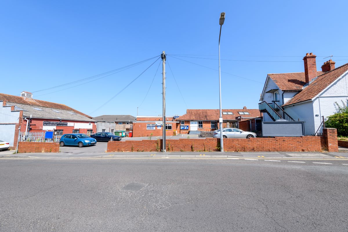 Image 4 of 18