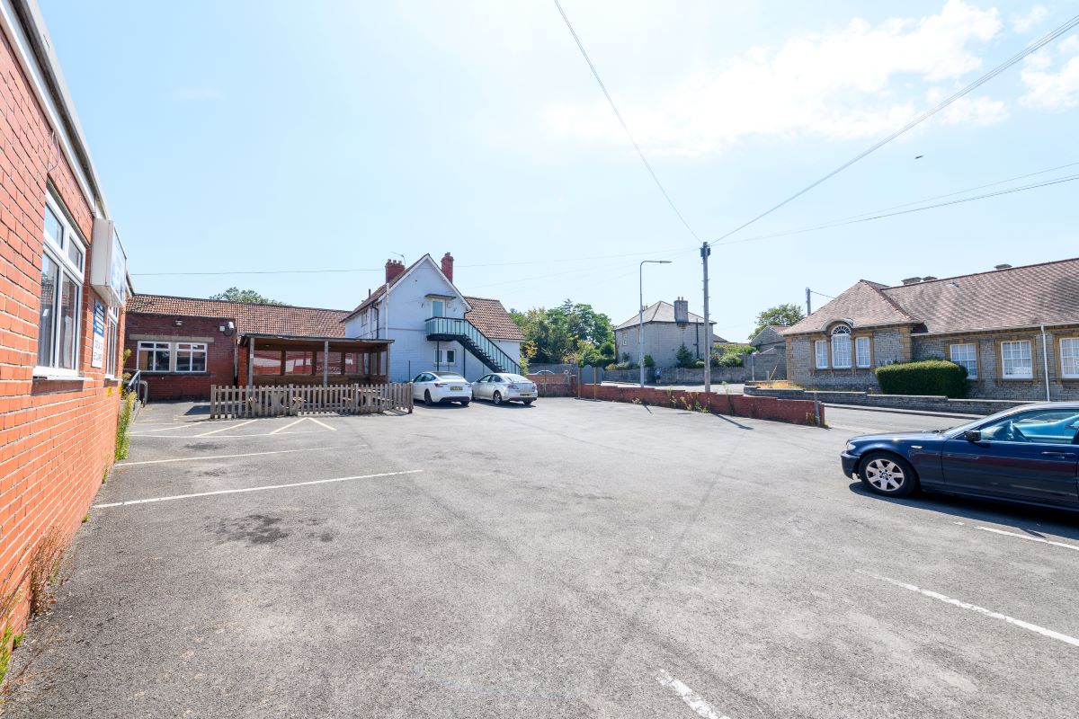 Image 7 of 18
