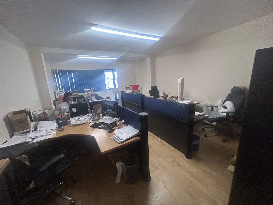 Image 4 of 6