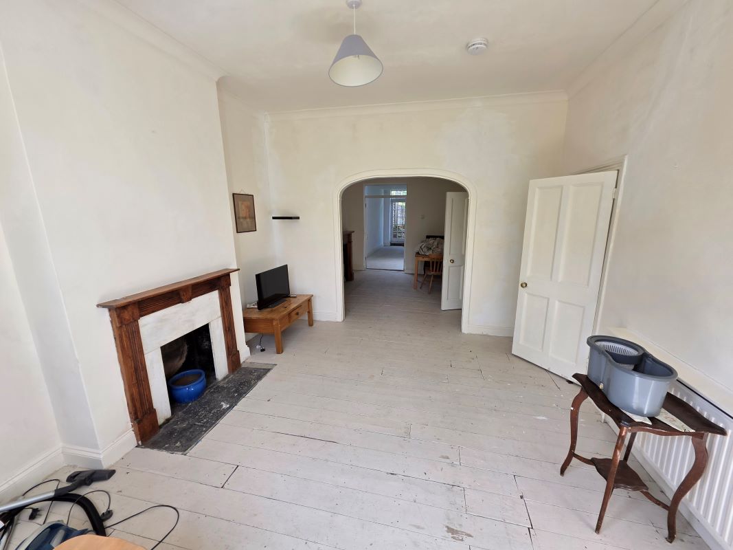 Image 3 of 20