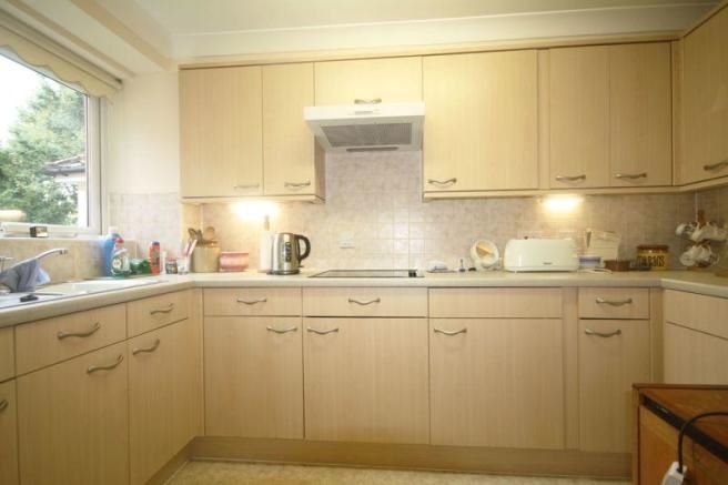 42 Castle Court, Hadlow Road, Tonbridge, Kent, TN9 1QU