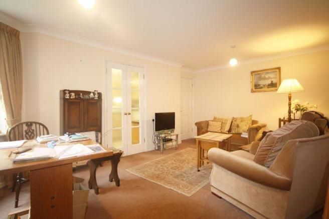 42 Castle Court, Hadlow Road, Tonbridge, Kent, TN9 1QU