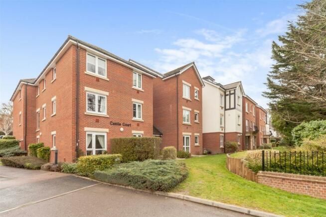42 Castle Court, Hadlow Road, Tonbridge, Kent, TN9 1QU
