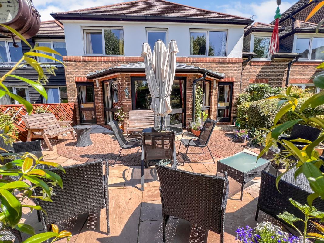 Flat 30 Valley Court, Beechwood Gardens, Caterham, Surrey, CR3 6NR