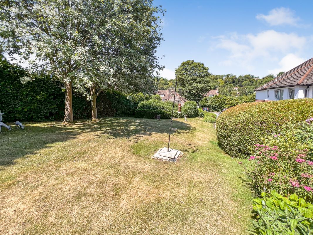 Flat 30 Valley Court, Beechwood Gardens, Caterham, Surrey, CR3 6NR