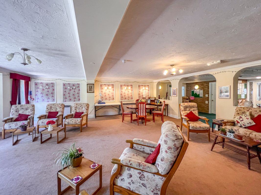 Flat 30 Valley Court, Beechwood Gardens, Caterham, Surrey, CR3 6NR