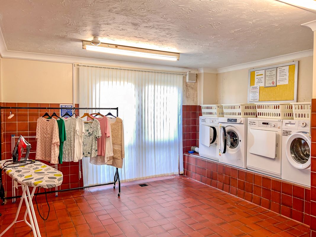 Flat 30 Valley Court, Beechwood Gardens, Caterham, Surrey, CR3 6NR