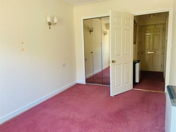 Flat 30 Valley Court, Beechwood Gardens, Caterham, Surrey, CR3 6NR