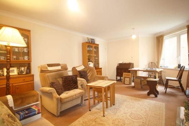 42 Castle Court, Hadlow Road, Tonbridge, Kent, TN9 1QU