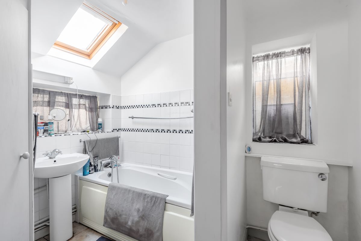 Common Farm Cottage, 28 Witts Lane, Purton, Swindon, Wiltshire, SN5 4ES