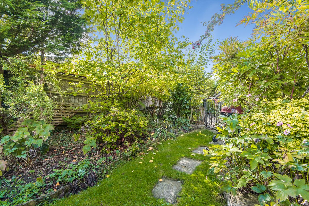 Common Farm Cottage, 28 Witts Lane, Purton, Swindon, Wiltshire, SN5 4ES