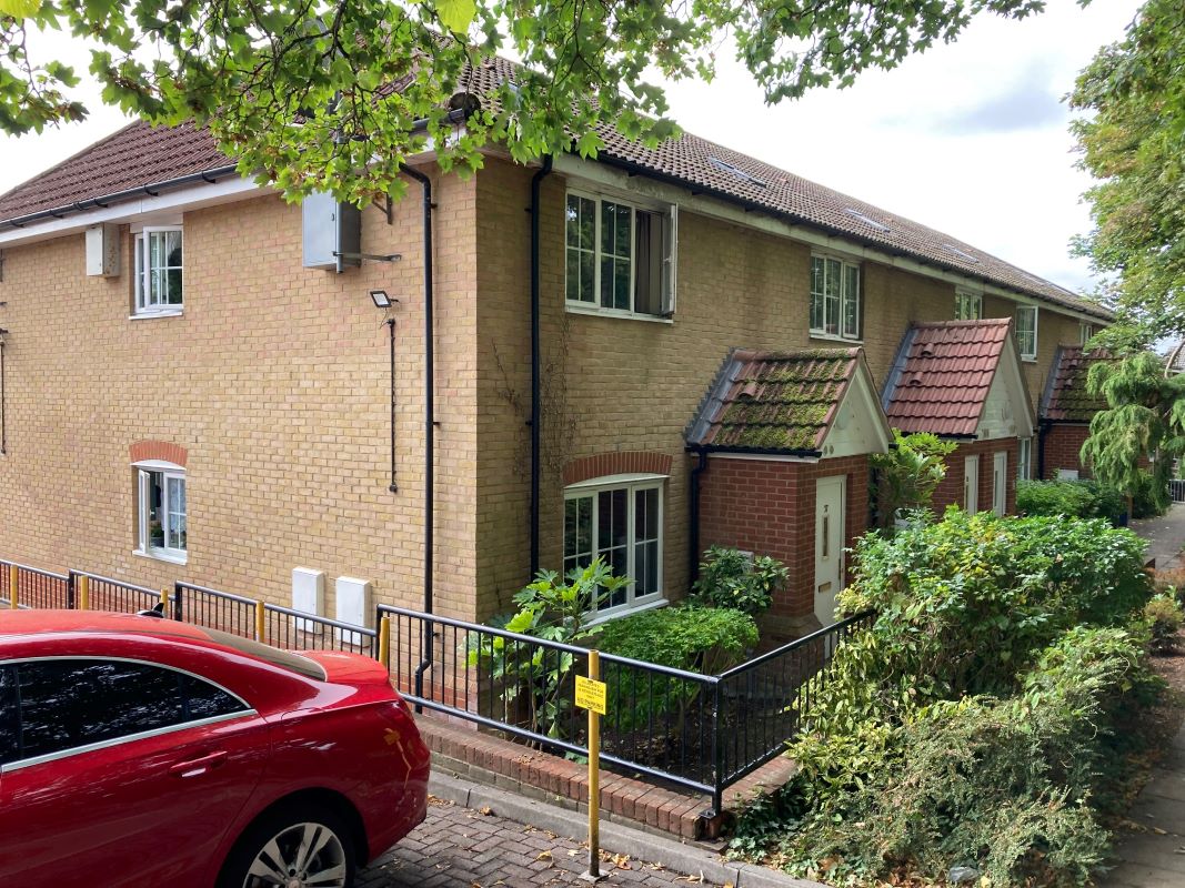 41 a & 41b Wensleydale, Luton, Bedfordshire, LU2 7PN