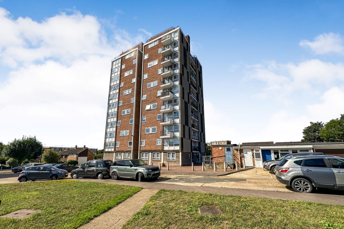 25 Victor Court, Hornchurch, Essex, RM12 4XF