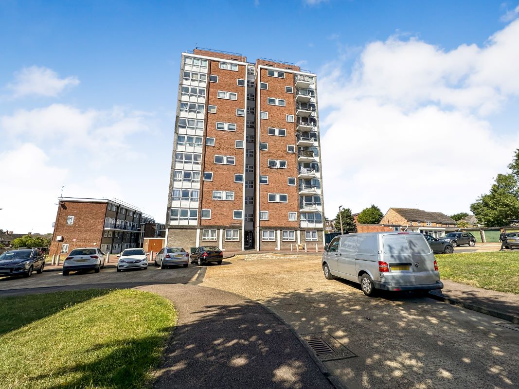 25 Victor Court, Hornchurch, Essex, RM12 4XF