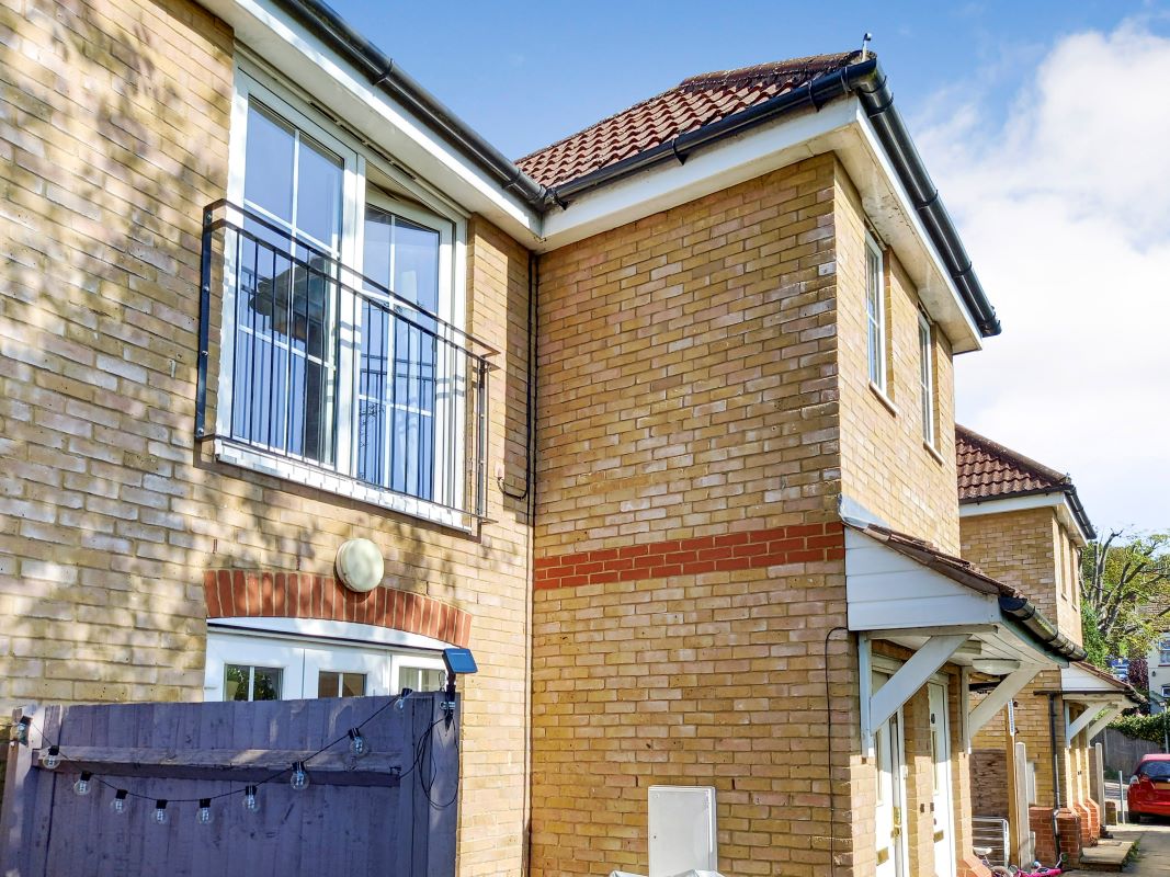 41 a & 41b Wensleydale, Luton, Bedfordshire, LU2 7PN