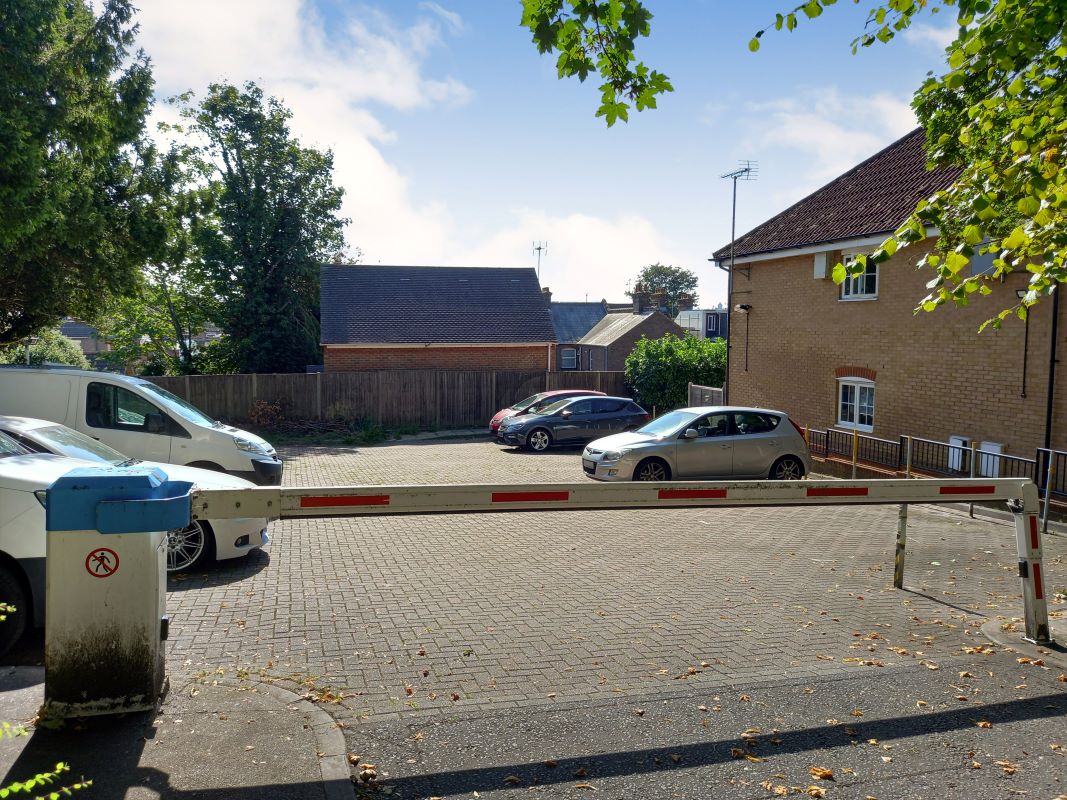 41 a & 41b Wensleydale, Luton, Bedfordshire, LU2 7PN