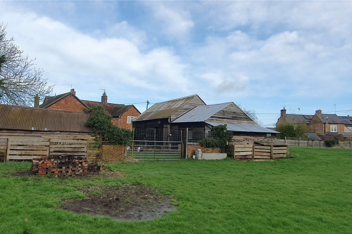 Land and Barn at rear of 8, Green End, Granborough, Buckingham, Buckinghamshire, MK18 3NT