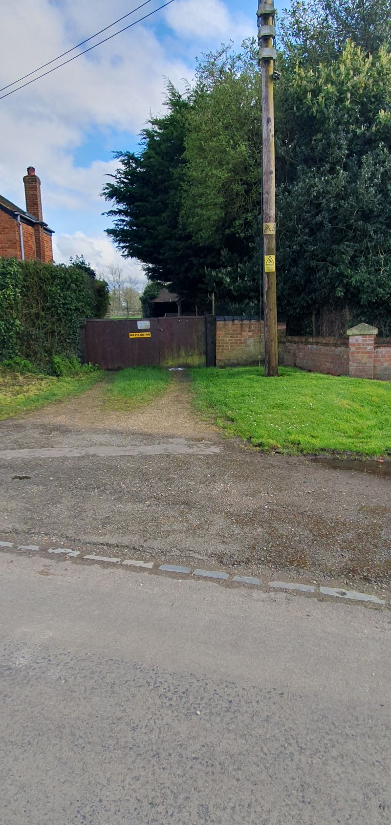Land and Barn at rear of 8, Green End, Granborough, Buckingham, Buckinghamshire, MK18 3NT