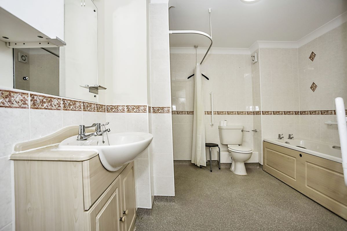 Flat 1 Nelson Court, Glen View, Gravesend, Kent, DA12 1PL