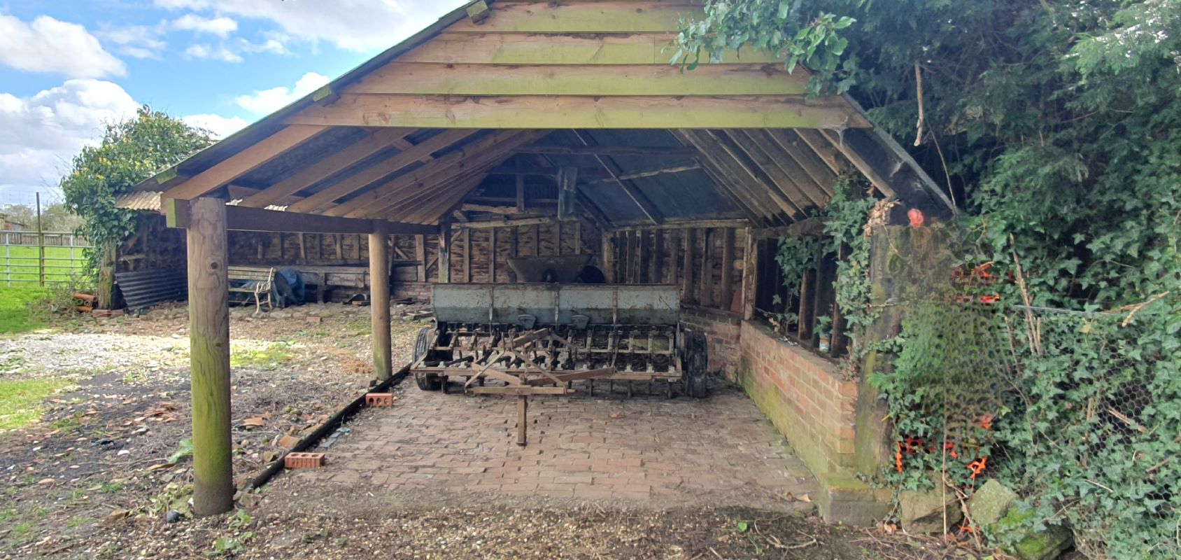 Land and Barn at rear of 8, Green End, Granborough, Buckingham, Buckinghamshire, MK18 3NT