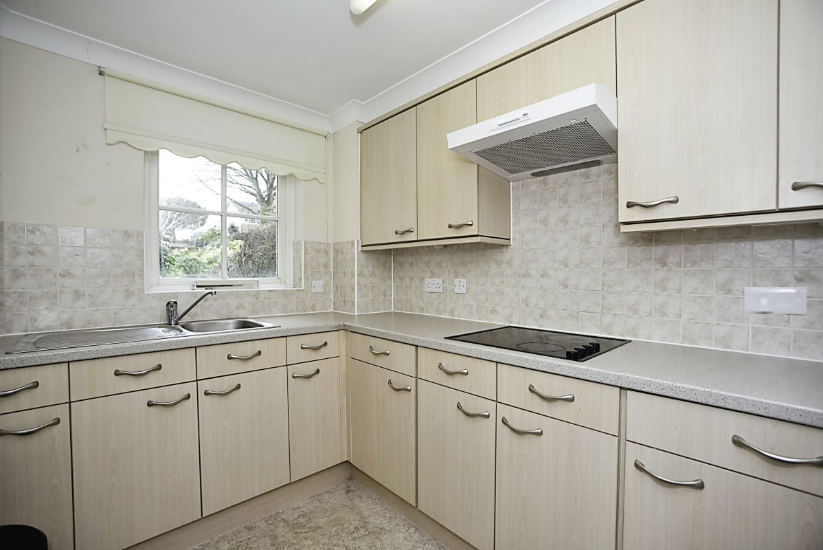 Flat 1 Nelson Court, Glen View, Gravesend, Kent, DA12 1PL