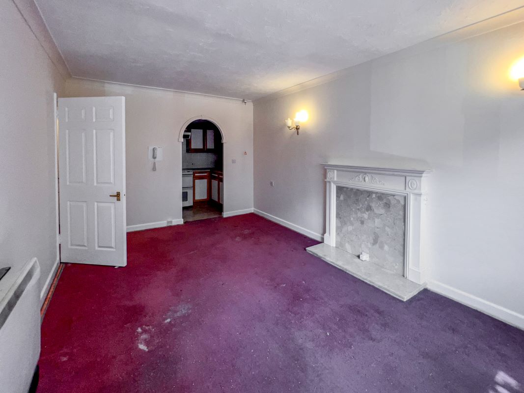 Flat 30 Valley Court, Beechwood Gardens, Caterham, Surrey, CR3 6NR