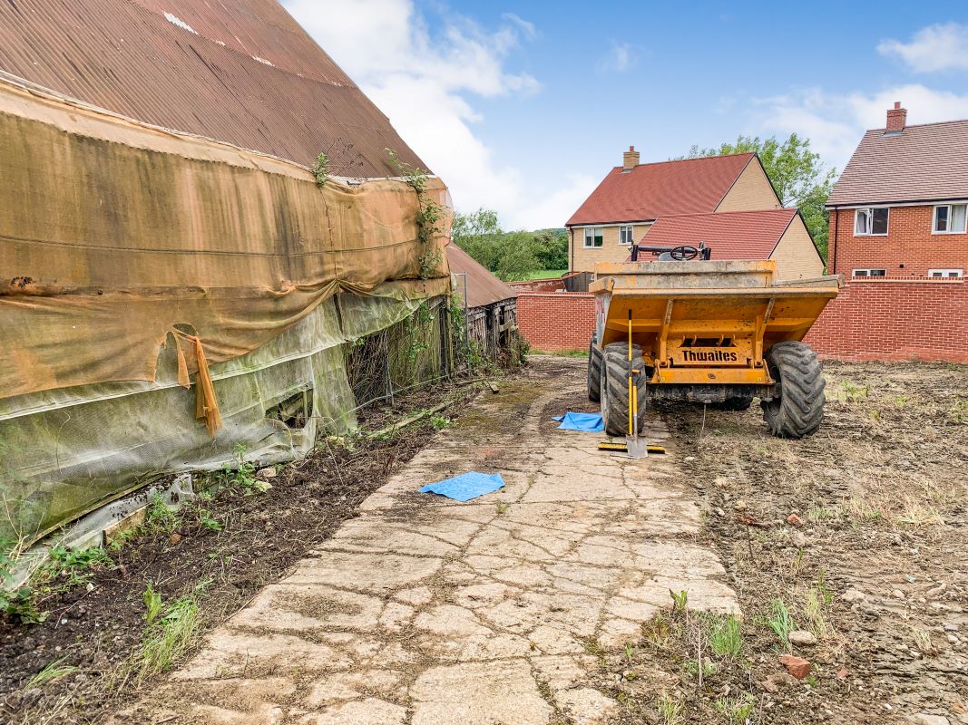 Berryfields Barn, Valerie Way, Berryfields, Aylesbury, Buckinghamshire, HP18 1AU