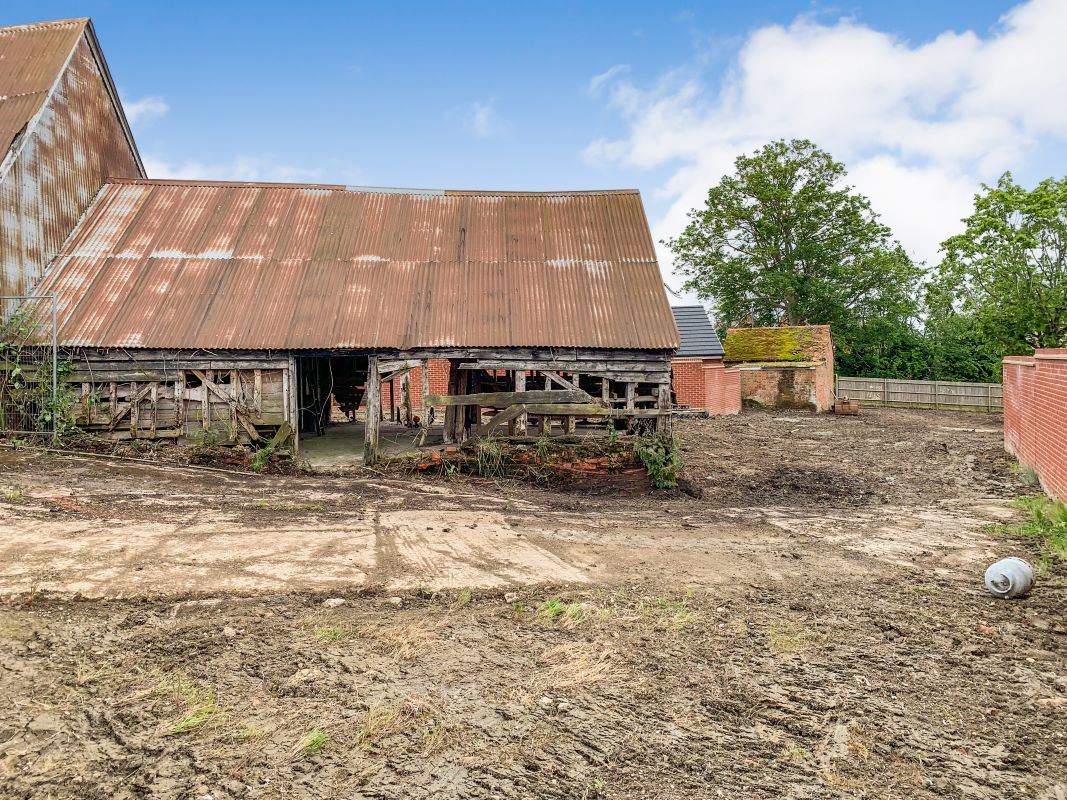 Berryfields Barn, Valerie Way, Berryfields, Aylesbury, Buckinghamshire, HP18 1AU
