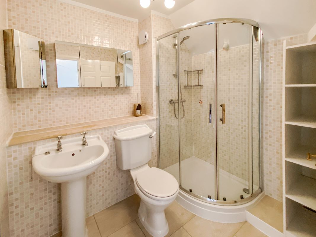 33 Castle Court, River Park, Marlborough, Wiltshire, SN8 1XG