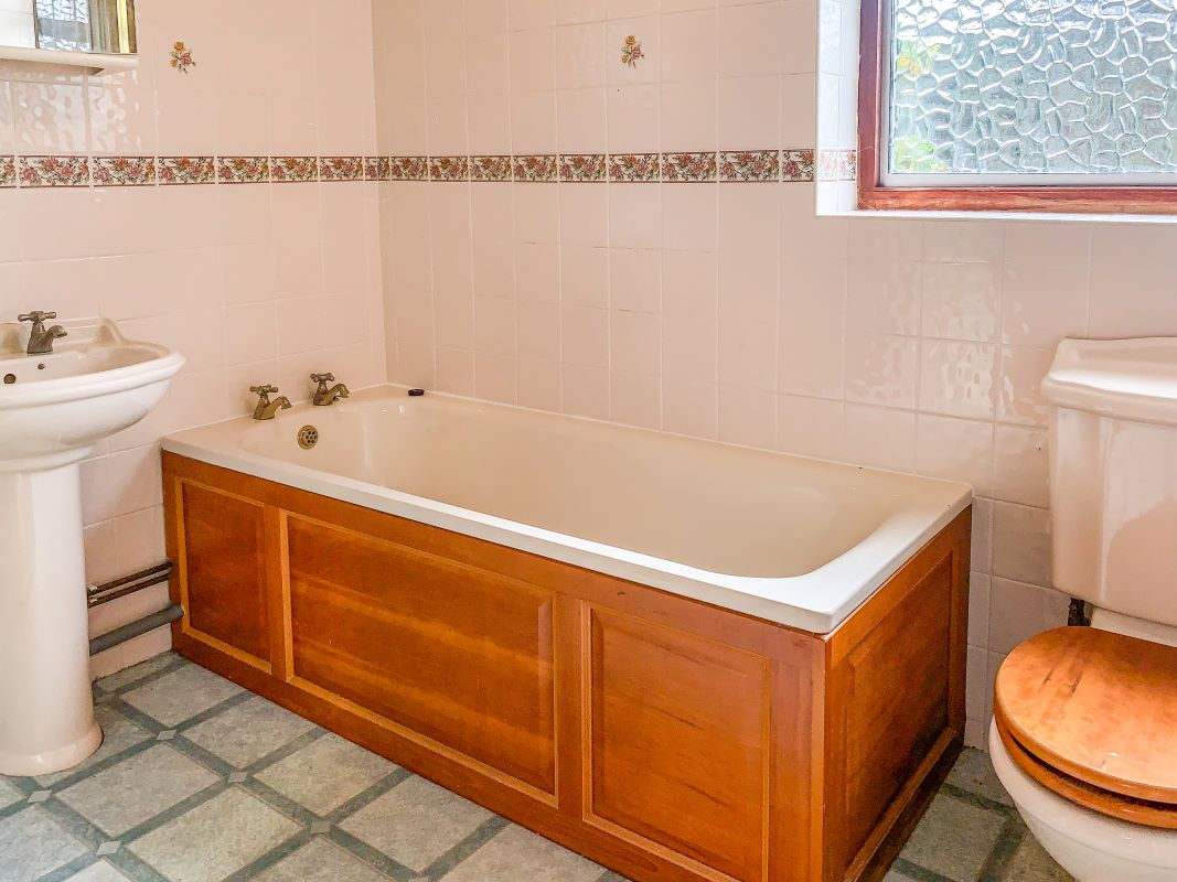 Cresta, Forest Avenue, Goostrey, Crewe, Cheshire, CW4 8LU