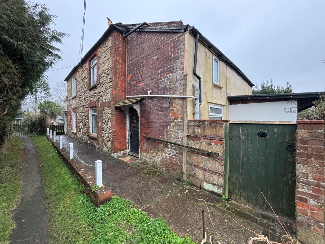 1 Finsbury Cottages, 65 School Green Road, Freshwater, Isle of Wight, PO40 9AU