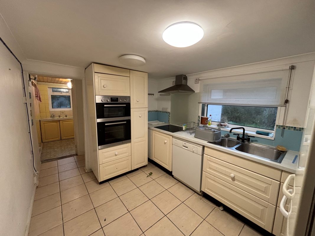 1 Finsbury Cottages, 65 School Green Road, Freshwater, Isle of Wight, PO40 9AU