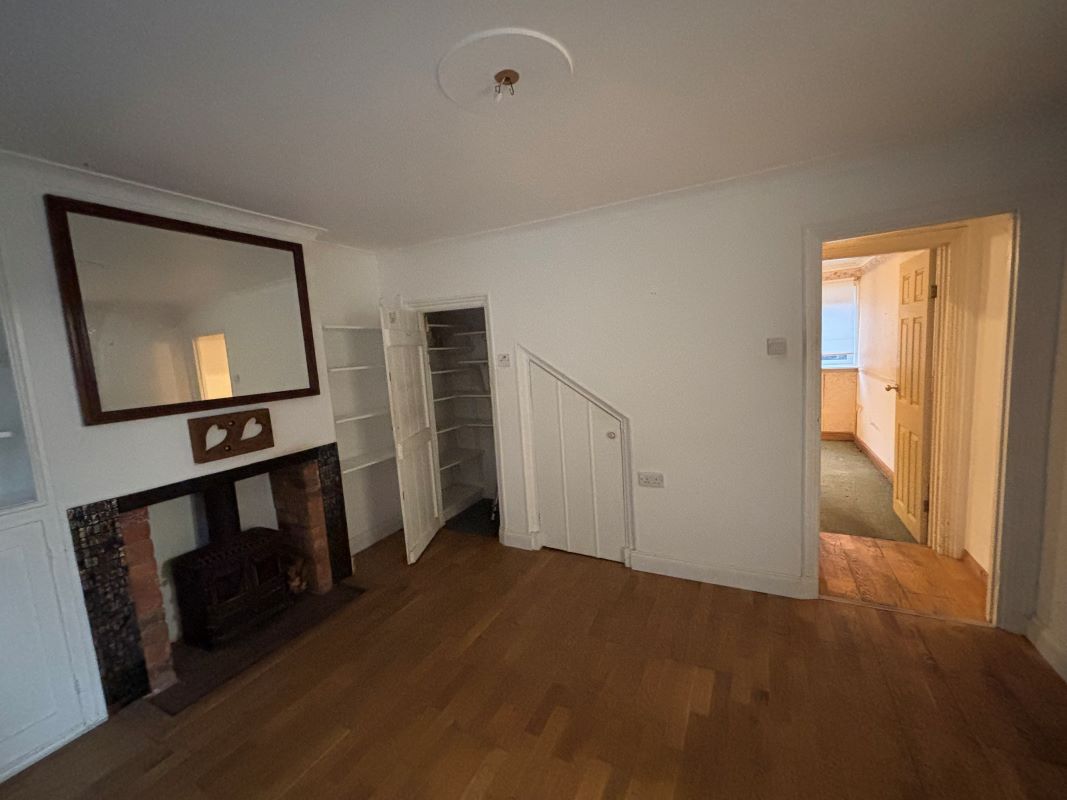 1 Finsbury Cottages, 65 School Green Road, Freshwater, Isle of Wight, PO40 9AU