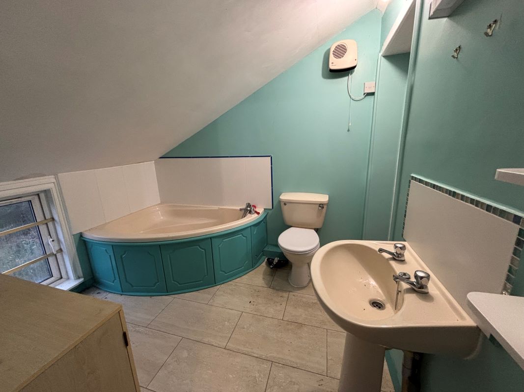 1 Finsbury Cottages, 65 School Green Road, Freshwater, Isle of Wight, PO40 9AU