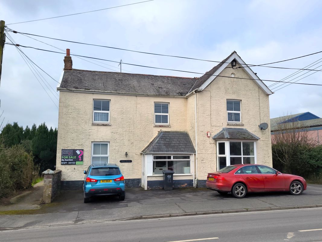Tinto House, Station Road, South Molton, Devon, EX36 3LL