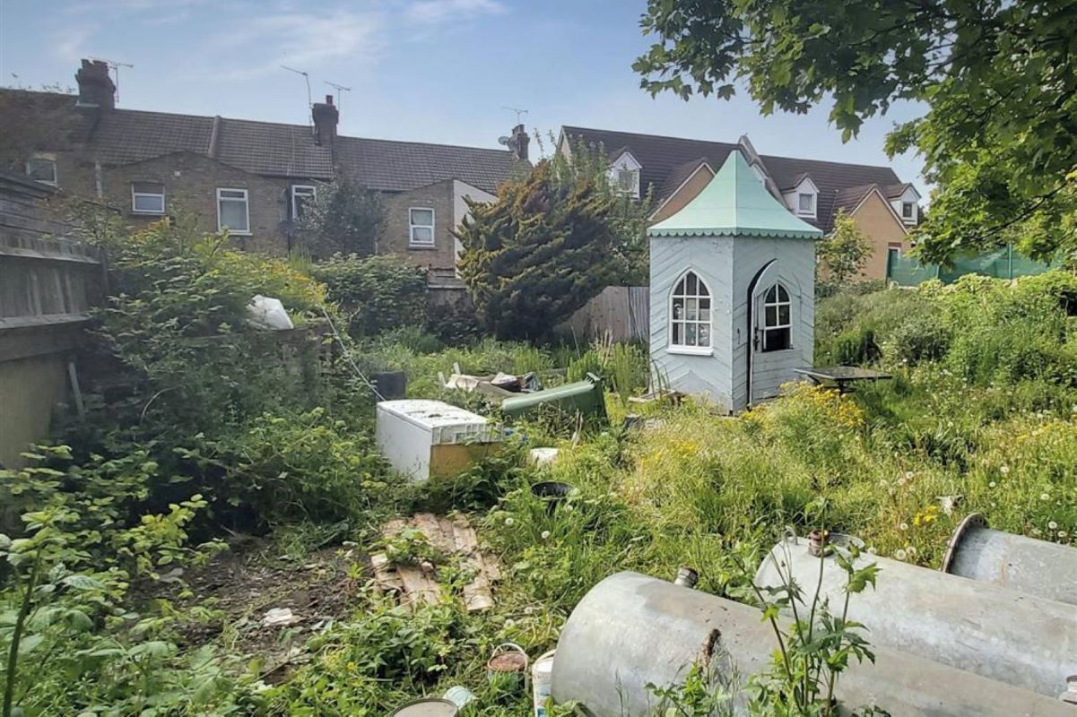 Land to the north of 3 Pretoria Road, Gillingham, Kent, ME7 4ND