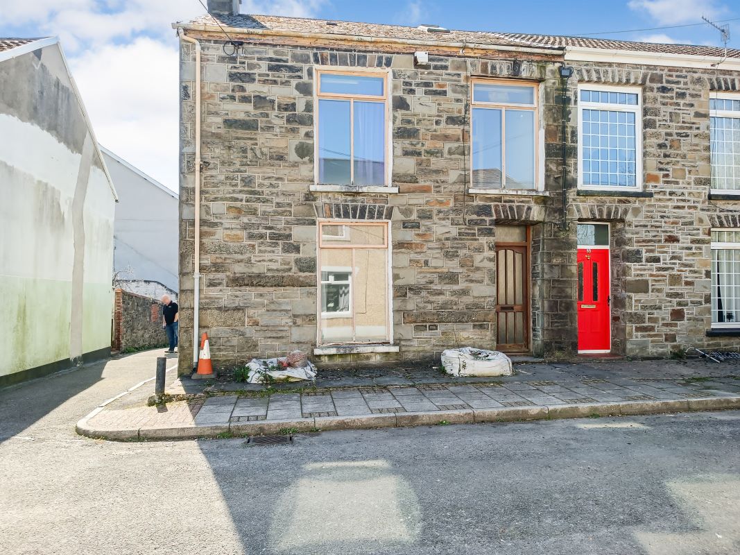 17 Davis Street, Aberdare, Mid Glamorgan, CF44 6UR