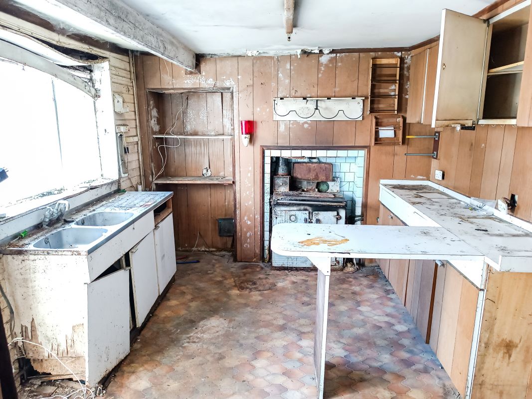 17 Davis Street, Aberdare, Mid Glamorgan, CF44 6UR