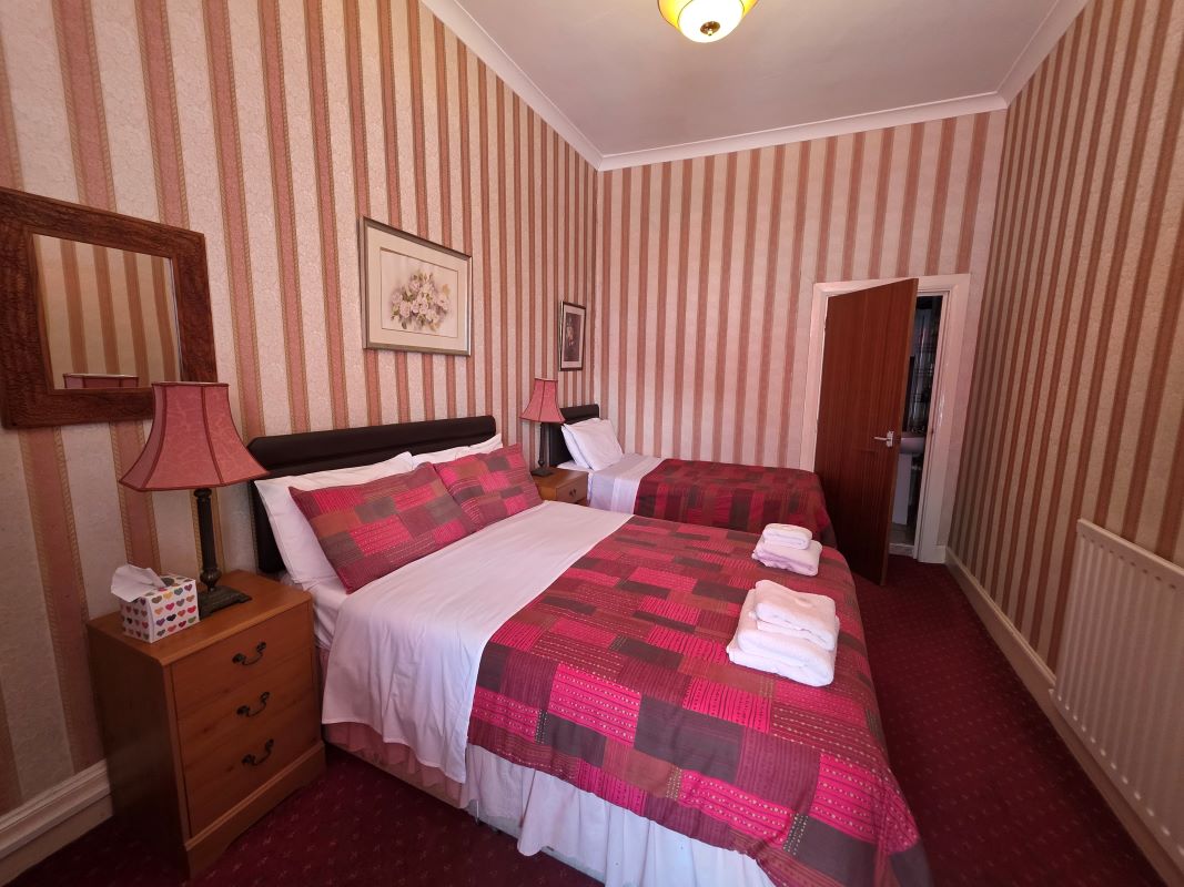 Ashurst Lodge Hotel, 2-4 St Efrides Road, Torquay, Torbay, TQ2 5SG