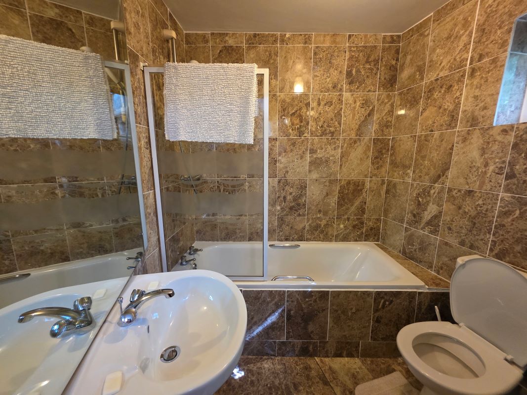 Ashurst Lodge Hotel, 2-4 St Efrides Road, Torquay, Torbay, TQ2 5SG