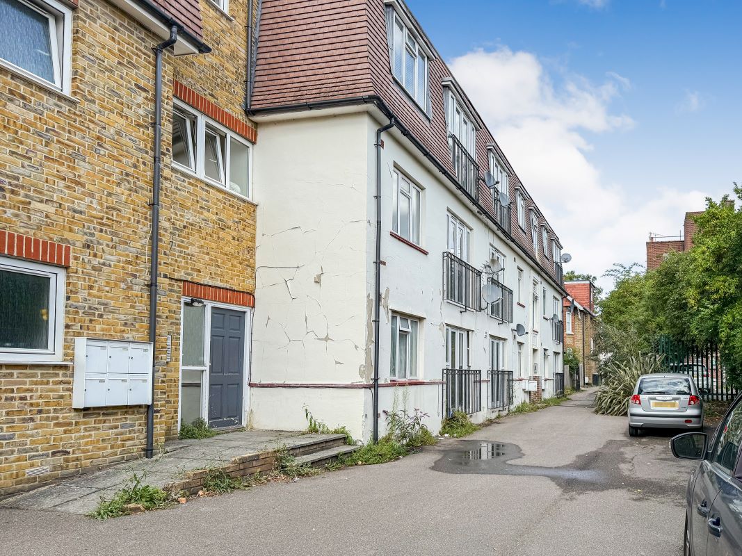 5 Boundary Close, Kingston upon Thames, Surrey, KT1 3PE