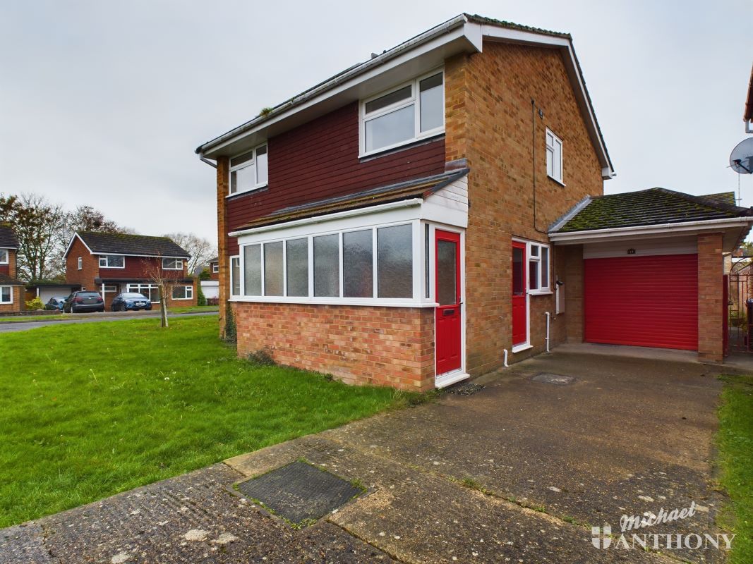 14 Pentland Road, Aylesbury, Buckinghamshire, HP21 7NB