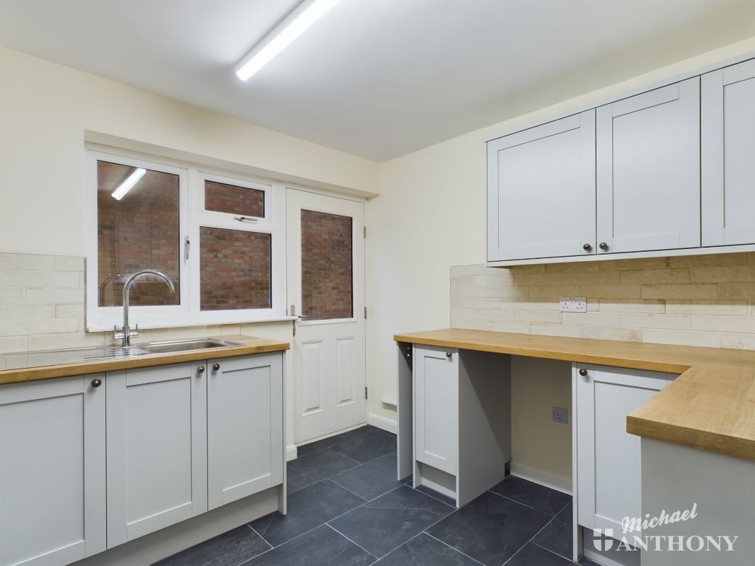 14 Pentland Road, Aylesbury, Buckinghamshire, HP21 7NB