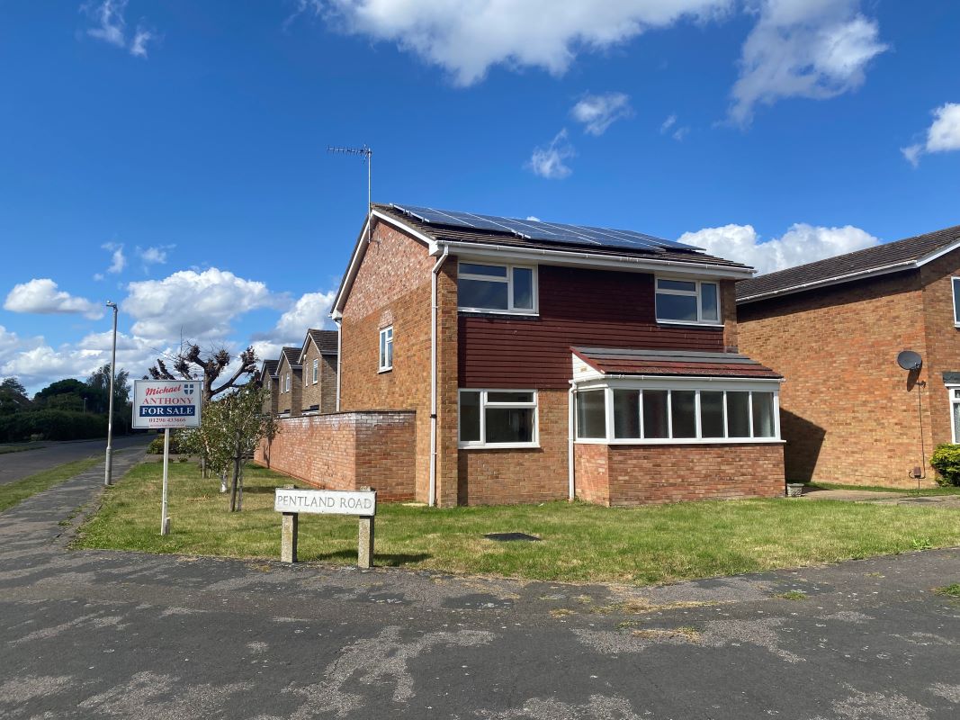 14 Pentland Road, Aylesbury, Buckinghamshire, HP21 7NB